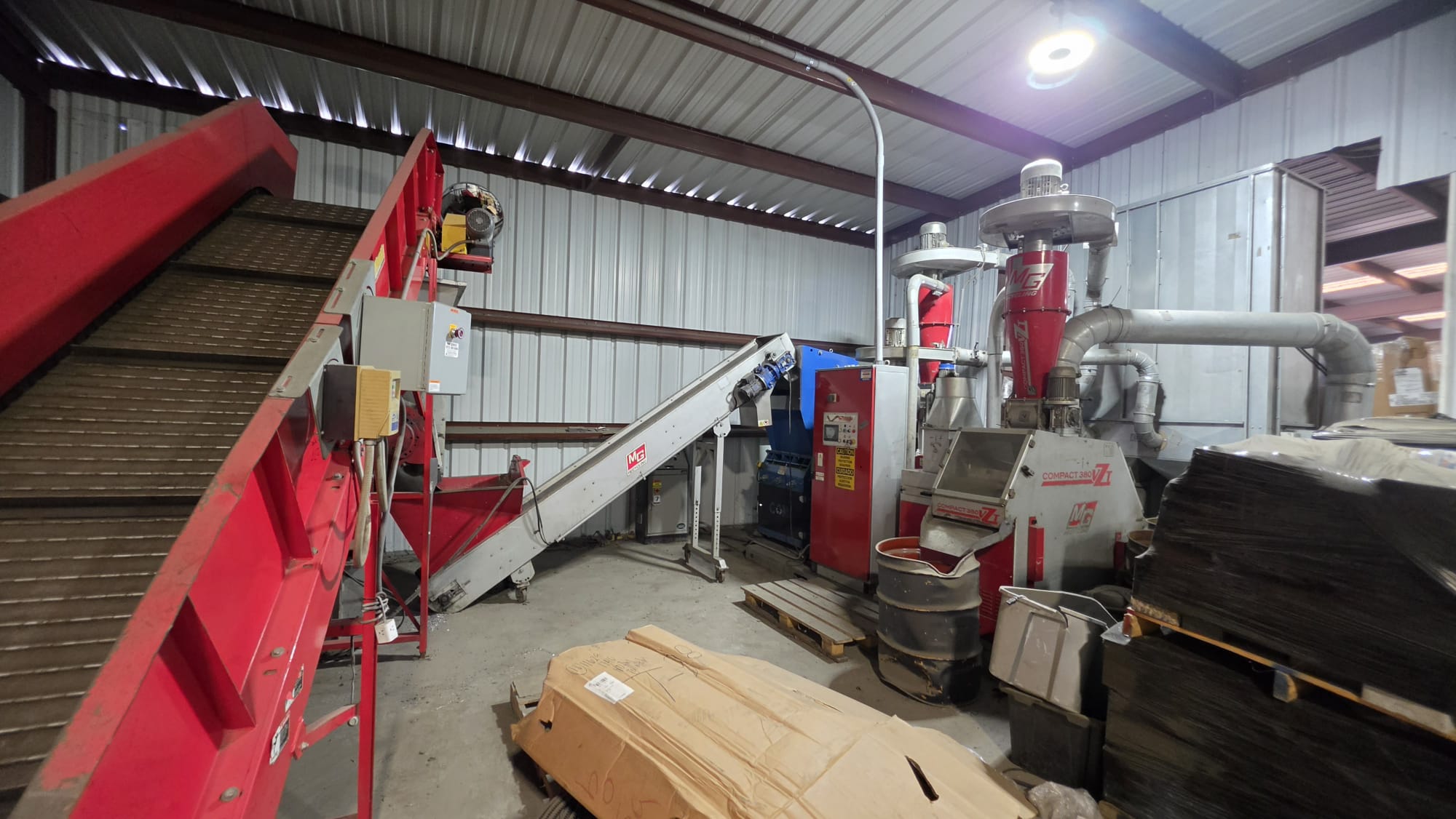 MG Recycling 380VZT cable granulation line with infeed conveyor