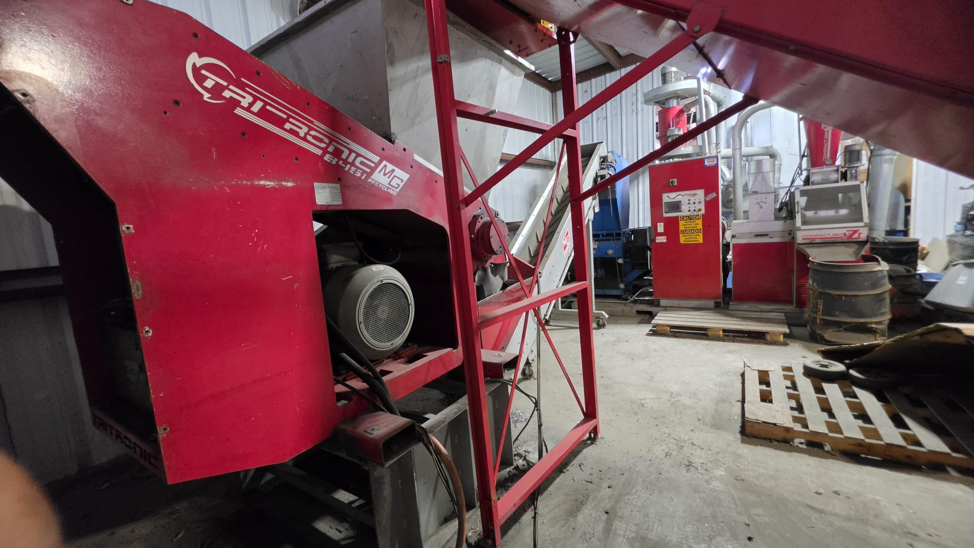 MG Recycling granulator drive, side view