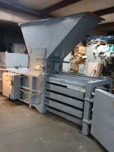 Economy 20 HP horizontal baler with feed hopper