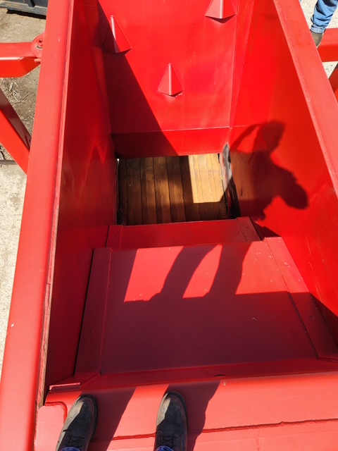 Bonfiglioli Squalo 1000: looking into the red feed box