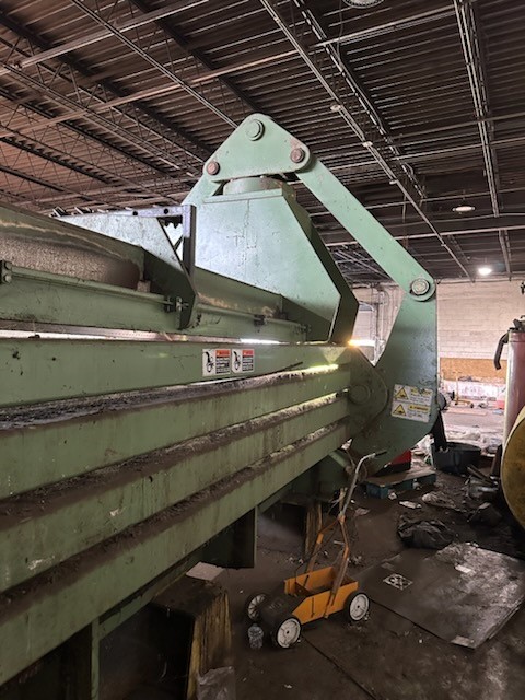 Bollegraaf HBC 140 baler, side view along the press