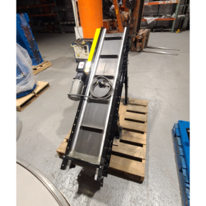 Incline paddle conveyor on a pallet, top view