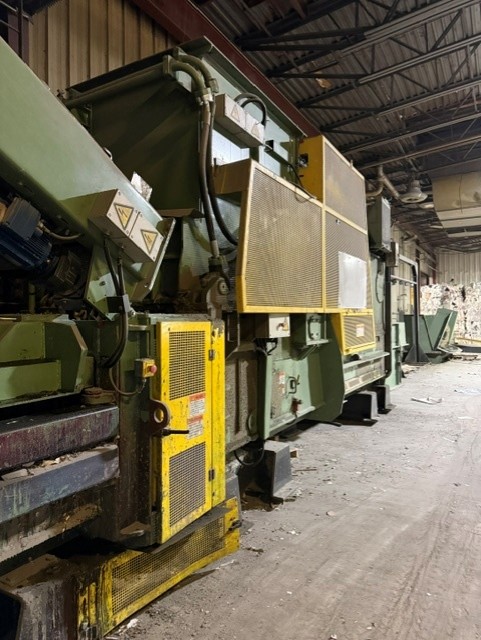 Bollegraaf HBC 120 baler, view along its length