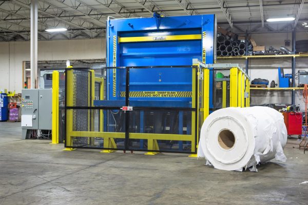 Roll splitter with safety fence and paper roll