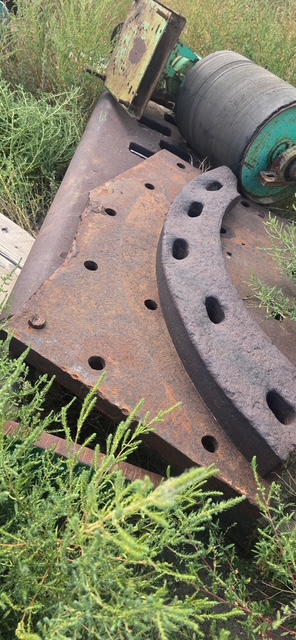 Curved grate section for the shredder box