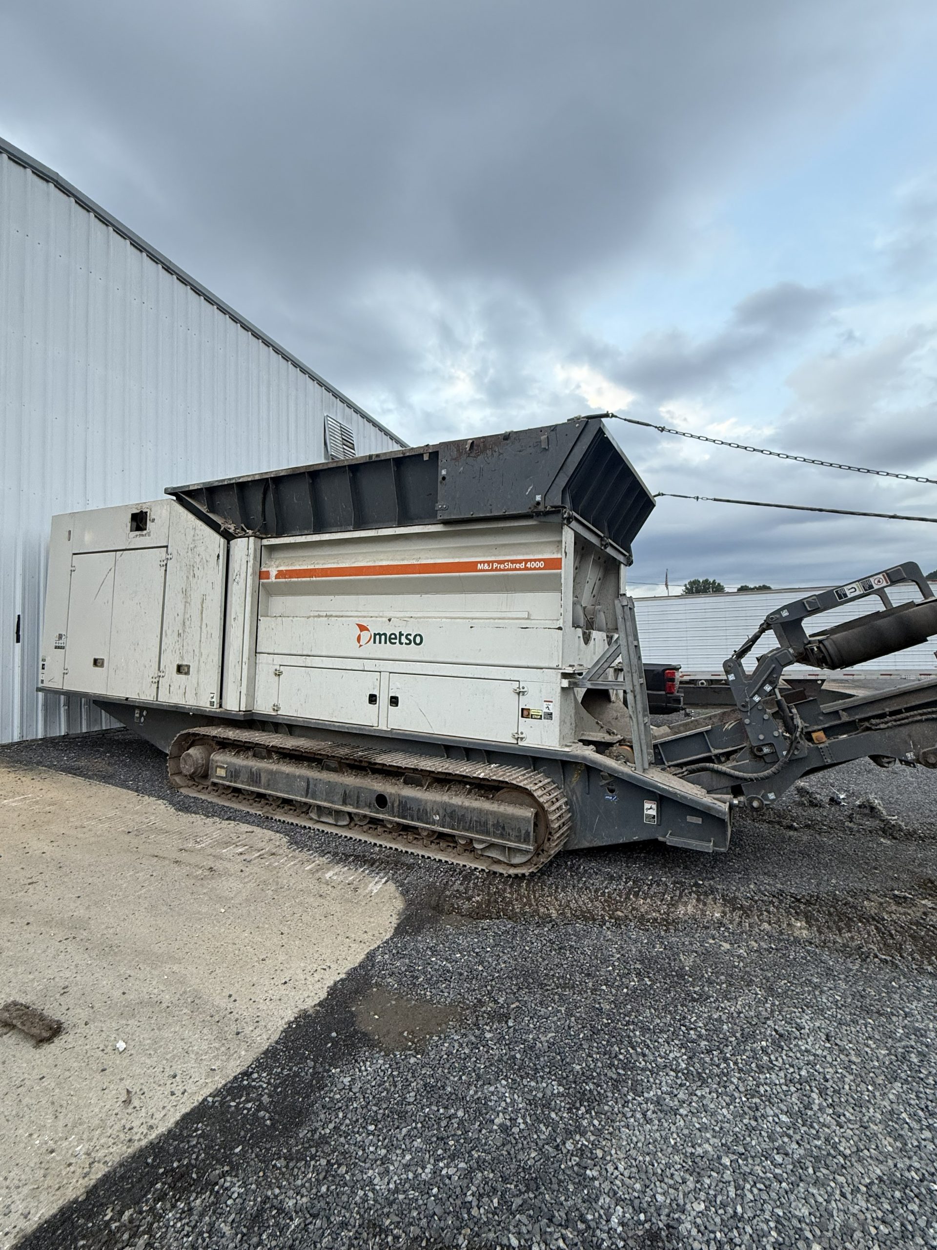 Metso M&J PreShred 4000 on tracks