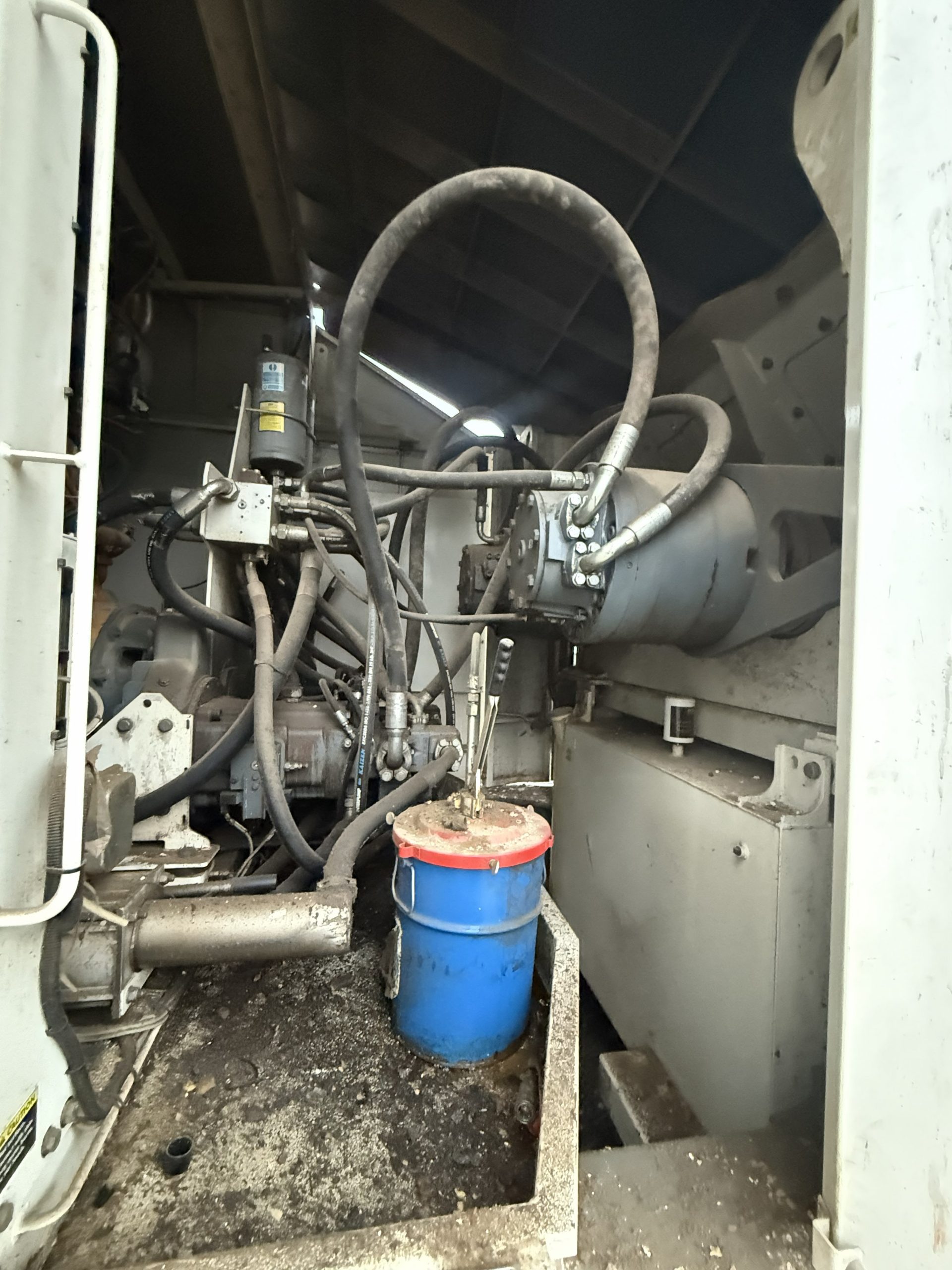 Metso PreShred 4000 hydraulic pumps and lines