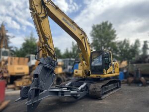 2016 Komatsu PC210LC-10 auto dismantler with grapple and hold down clamp