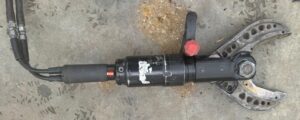 Weber 180A handheld hydraulic cutter