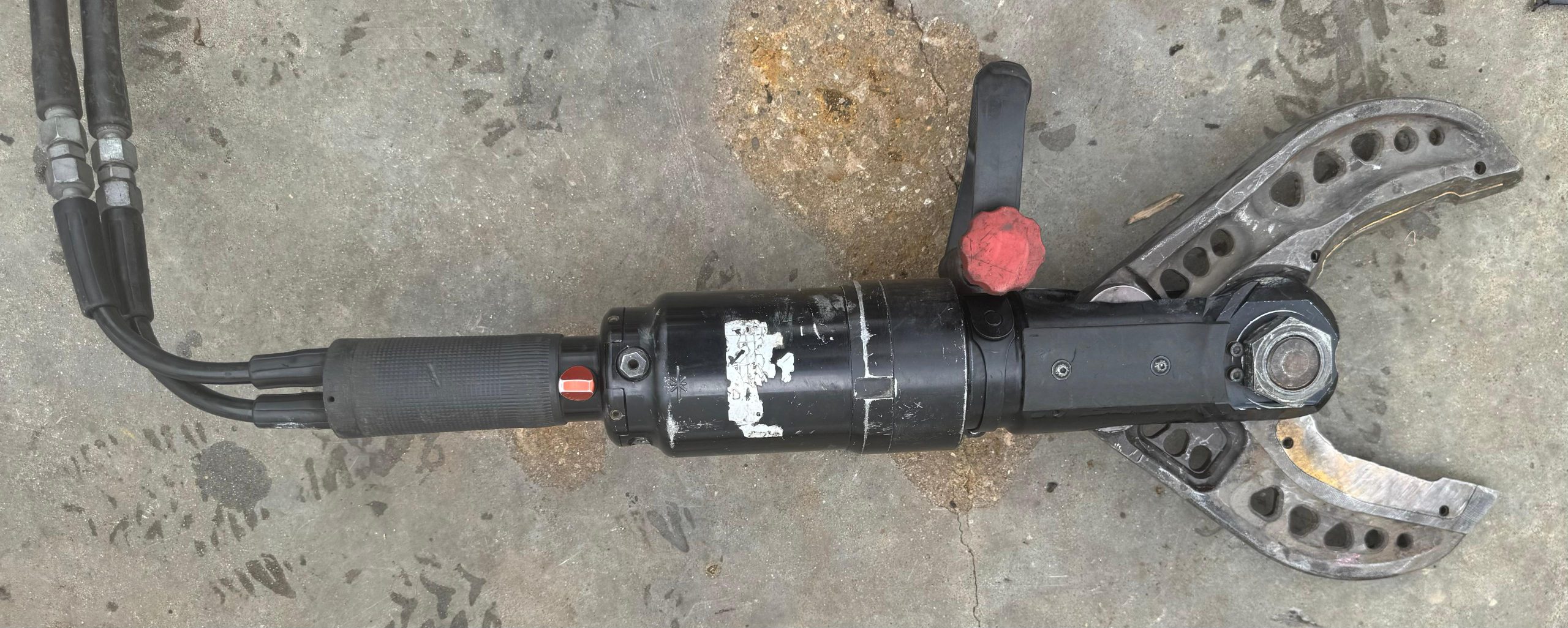 Weber 180A handheld hydraulic cutter