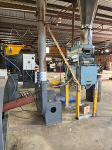 Stokkermill granulation system with separation table and cyclone