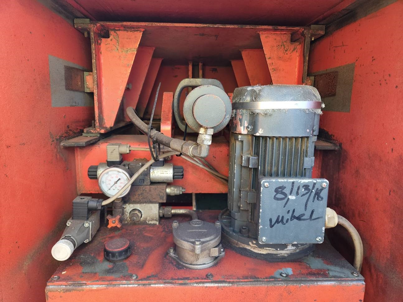Weima grinder hydraulic unit inside the housing